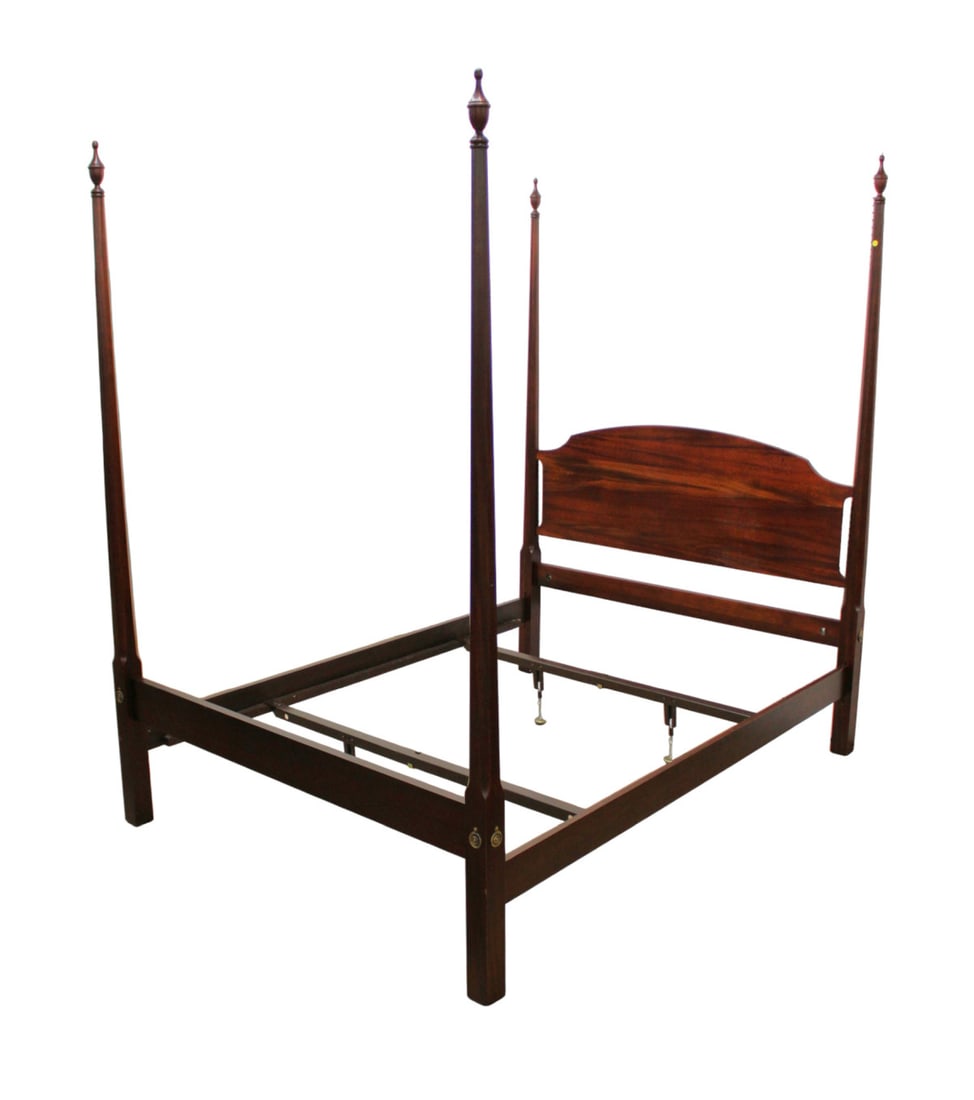 Solid mahogany queen size 4 pencil post bed manner of Stickley (1 of 6)