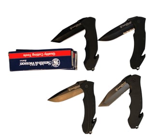 4 smith & Wesson border guard knives in boxes 2 swbg6ts, swbg5s,  swbg5