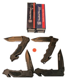 4 Smith & Wesson border guard knives in boxes swbg2ts, swbg4t, swbg4ts, swbg3s