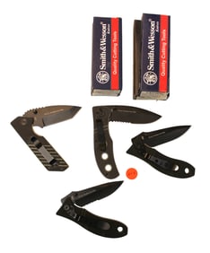 4 Smith & Wesson extreme ops knives first production run ckg106, ckg106s, ckg105s, ck2c