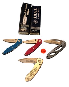4 Smith & Wesson metal handle knives in boxes, 2 homeland security 2 extreme ops, 2 first production