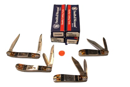 4 Smith & Wesson etched pocket knives: texas star CH295, cactus skull CH787, praying biker CH294,