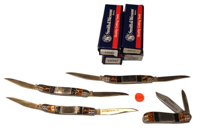 4 Smith & Wesson etched pocket knives: shriner CH295, shriner CH787, deer head CH787, barrel rider