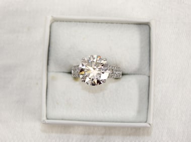10 ct GRA certified moissanite ring in sterling silver, size 9