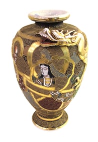 Antique dragon satsuma vase signed on bottom