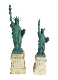 2 Statue of Liberty statue in the composition
