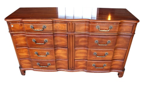 Quality vintage solid mahogany 8 drawer low chest