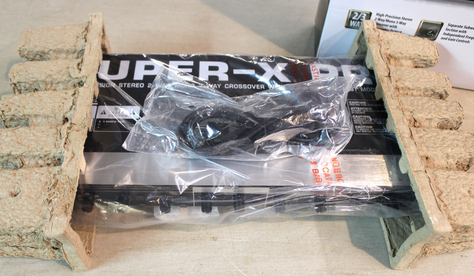 Super-X Pro CX2310 High Precision Stereo 2-Way/Mono 3-Way Crossover with Subwoofer Output (1 of 4)