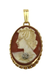 14kt yellow gold Victorian cameo pendant .75"