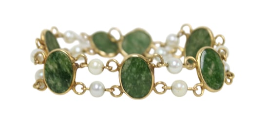 14kt yellow gold jade/pearl style decorated bracelet
