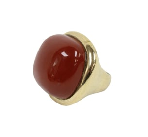 Carnelian 10kt yellow gold large stone ring approx. size 7 (stone 7/8l x 7/8w x 1/2d)