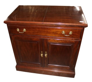 Beautiful Stickley flip top mahogany server