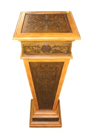 Decorator pedestal in a light mahogany finish