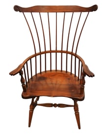 Antique windsor comb back arm chair