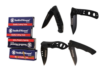 4 Smith and Wesson knives, extreme ops