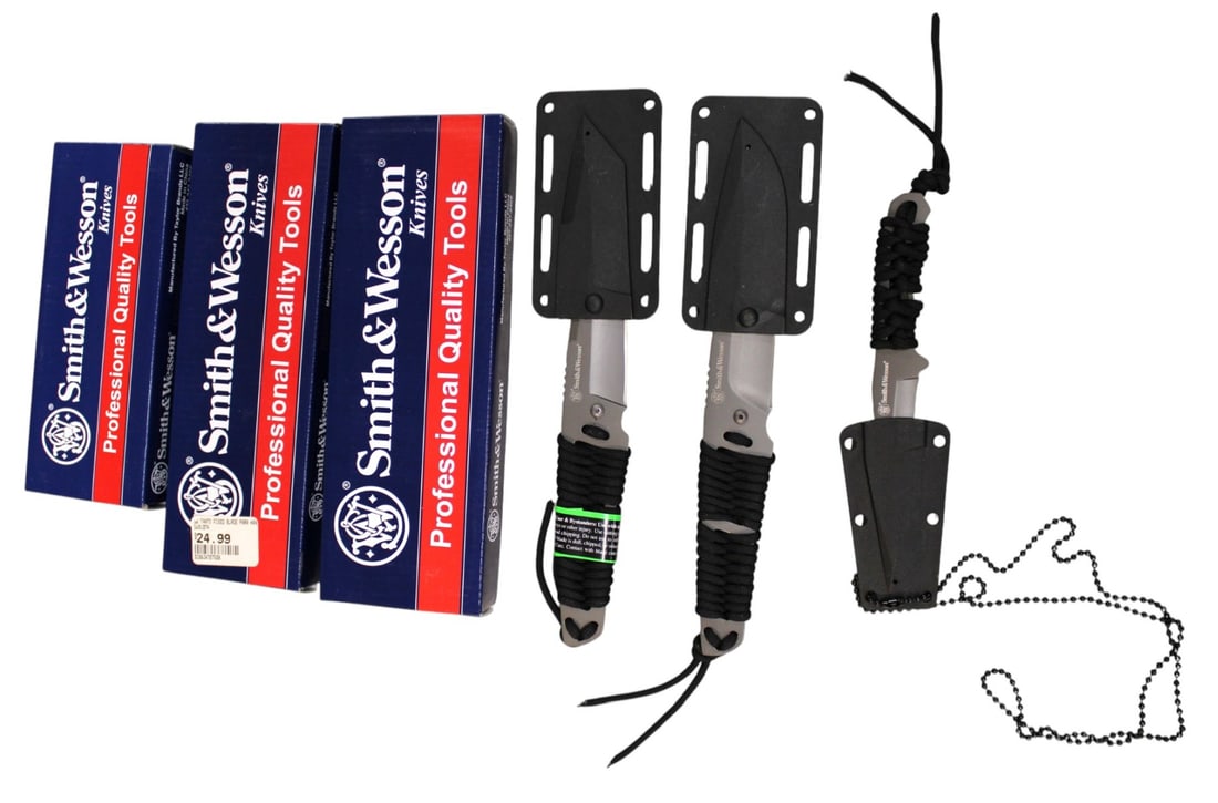 3 Smith and Wesson Knives (1 of 2)