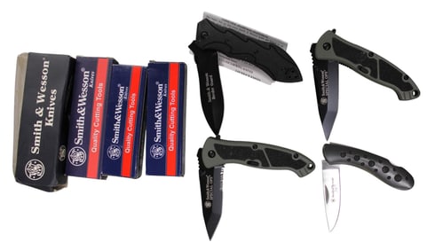 4 Smith and Wesson knives, assorted with boxes