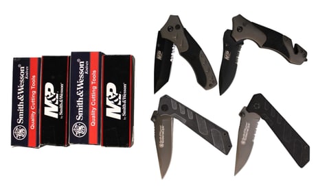 4 Smith and Wesson knives, assorted with boxes