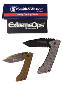 2 Smith and Wesson knives, extreme ops and other in box