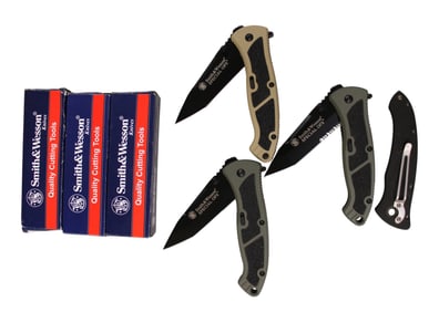 3 Smith and Wesson knives with boxes, one has changeable sides