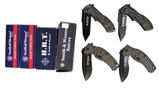 4 Smith and Wesson assorted knives with boxes