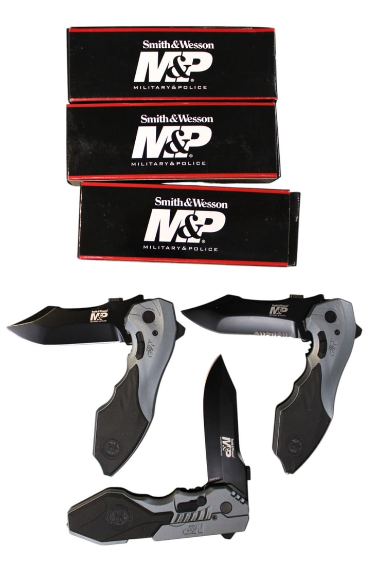 3 Smith and Wesson military police knives (1 of 2)