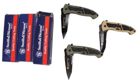 3 Smith and Wesson Knives, assorted