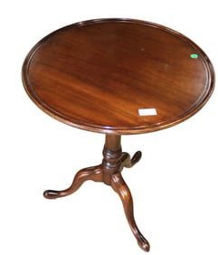 Kittinger Williamsburg QA round lamp side table