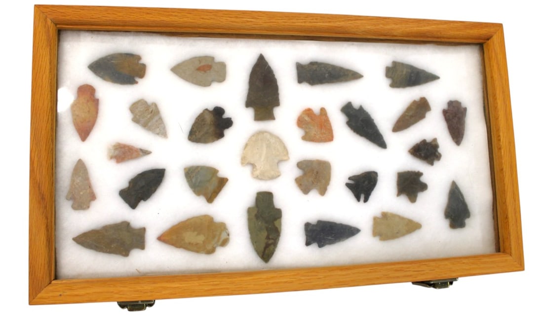 Native Amer. artifacts arrow heads in oak case (1 of 3)