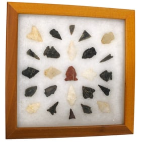 Native Amer. artifacts arrow heads in pine case