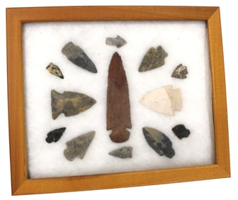 Native Amer. artifacts arrow heads in pine case