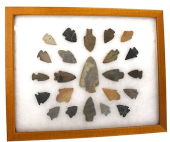 Native Amer artifacts arrow heads in pine case