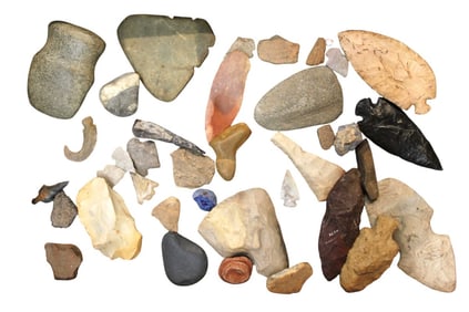Native Amer. artifacts fish hooks, arrow tips, tools