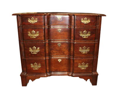 Vintage Pennsylvania House solid mahogany block front 4 drawer chest: Vintage Pennsylvania House solid mahogany block front 4 drawer chest, matches lot #528 original finish, structurally sound and in good condition with no noticeable issues. 31"h x 34.5"w x 19.5"d