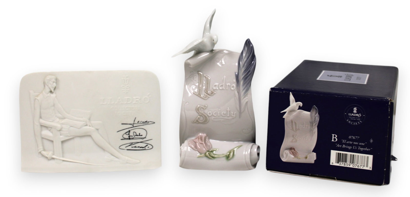 2 vintage porcelain Lladros society plaques: 2 vintage porcelain Lladros society plaques (plaque with birds has box). 4"h x 6"l x 2.5"d, 7"h x 4"w x 2"d