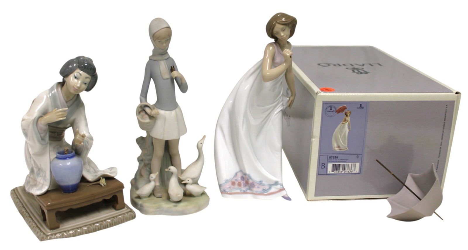 3 vintage porcelain Lladros, as is, one with box.: 3 vintage porcelain Lladros, as is, one with box.