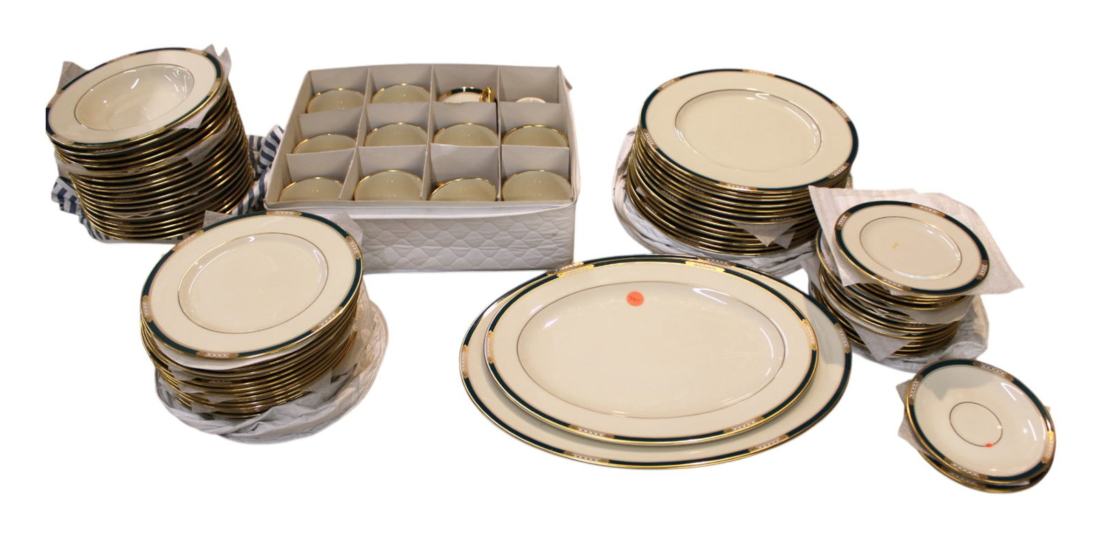 79pc Lenox Presidential Coll. Union pattern dinnerware, USA (1 of 5)