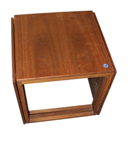 Set of MCM graduating cubical nesting tables