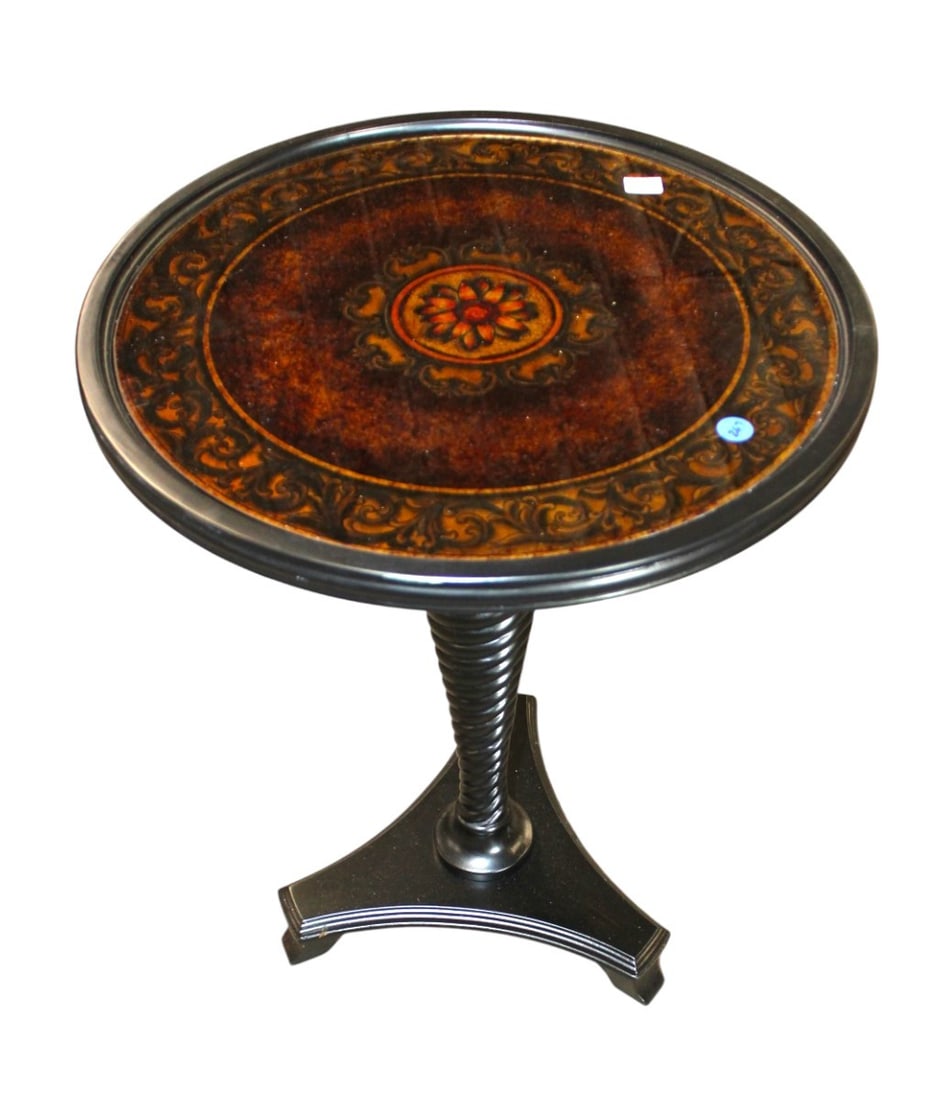 Glass top decorator pedestal table in black finish: Glass top decorator pedestal table in black finish, structurally sound no noticeable issues. 24"h x 18" diameter