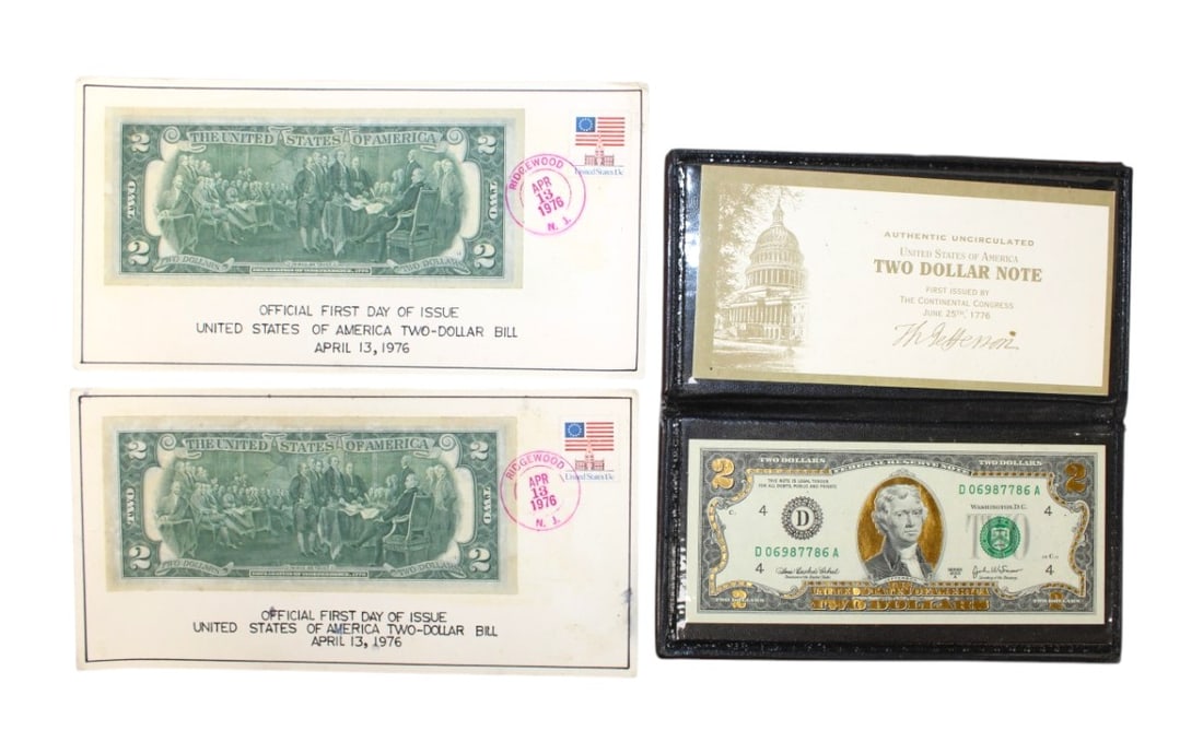 3 US $2 dollar bills authentic uncir note with gold in case and 2 first day issues 1976 (1 of 6)