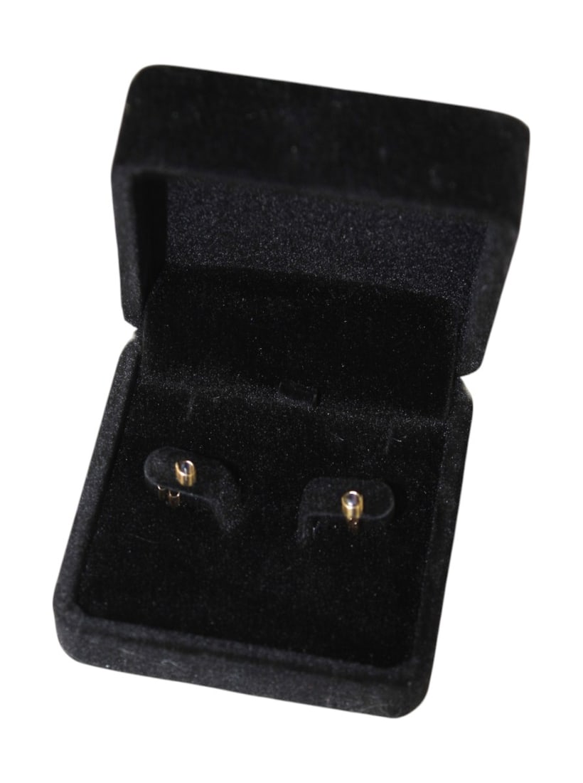 9kt yellow gold and sapphire stud earrings: 9kt yellow gold and sapphire stud earrings