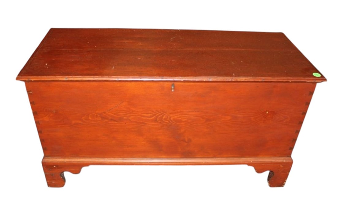 Antique dovetailed 6 board pine blanket box (1 of 6)
