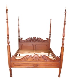 Nice antique style 4 poster queen size bed, complete