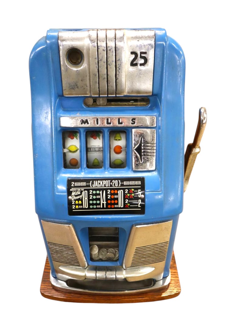 Antique Mills .25 slot machine on oak base, working with key (1 of 9)