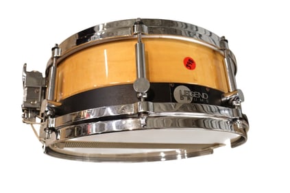 Legend Drum snare maple drum with Remo skins approx. 15" diameter x 6.25"h