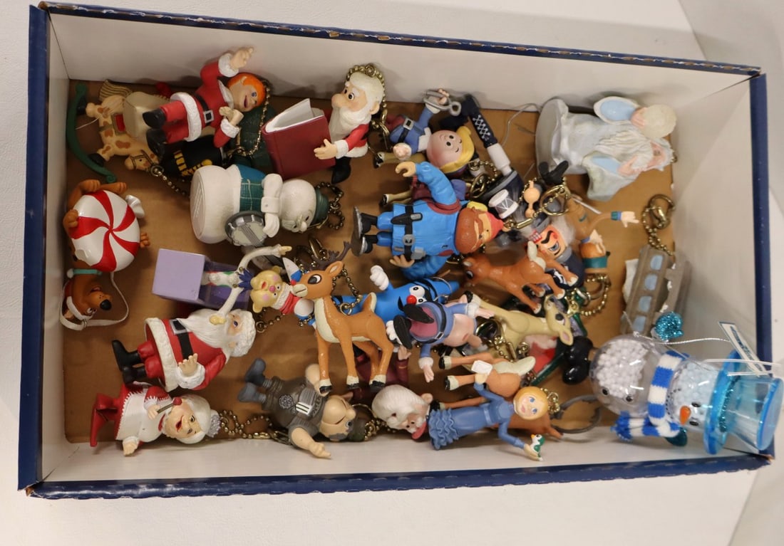 Vtg Christmas Misfit Island key chains collection (1 of 3)