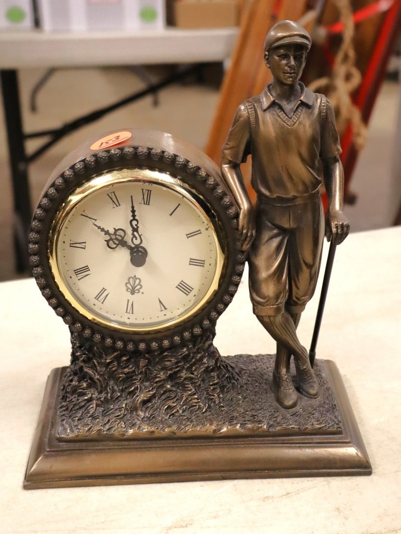 Novelty Quartz clock with golfer: Novelty Quartz clock with golfer.