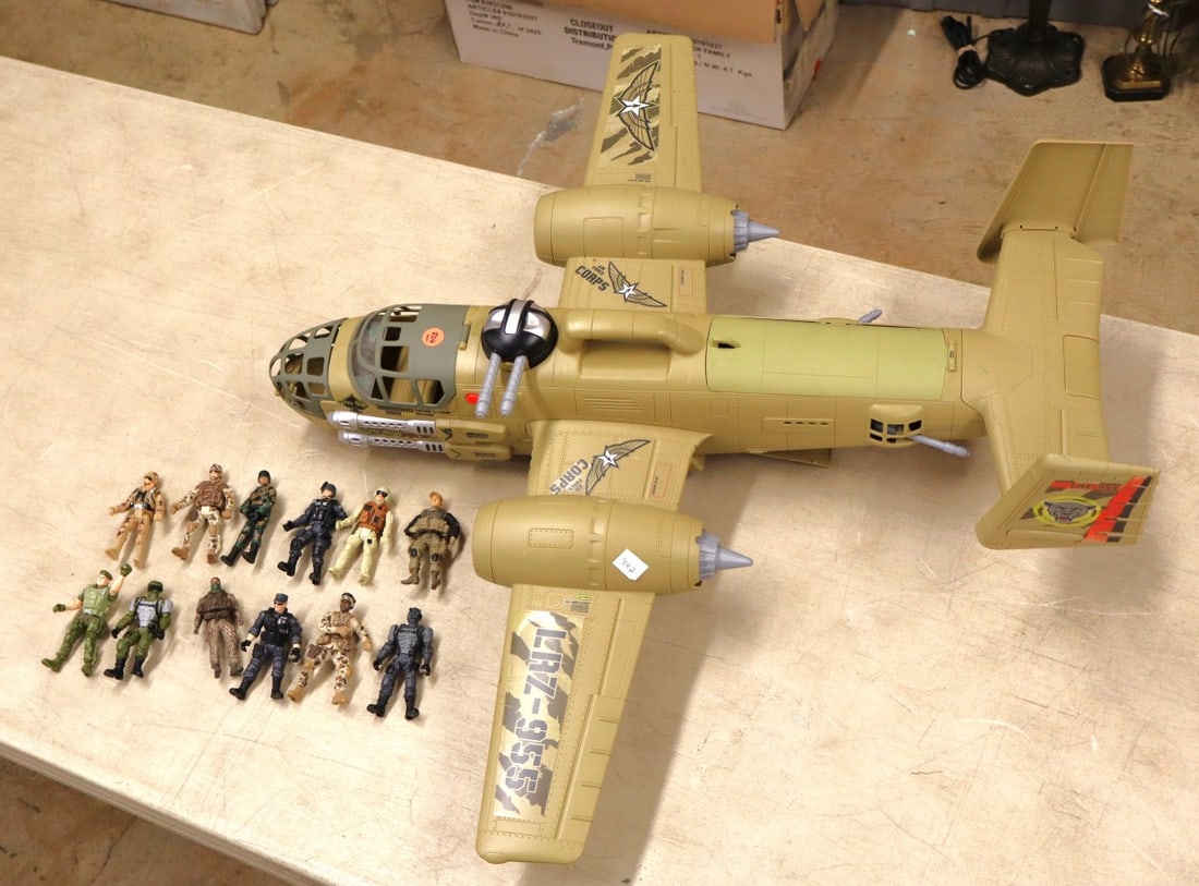 Lanard military model Airplane with 12 soldier action figures: Lanard military model Airplane with 12 soldier action figures
