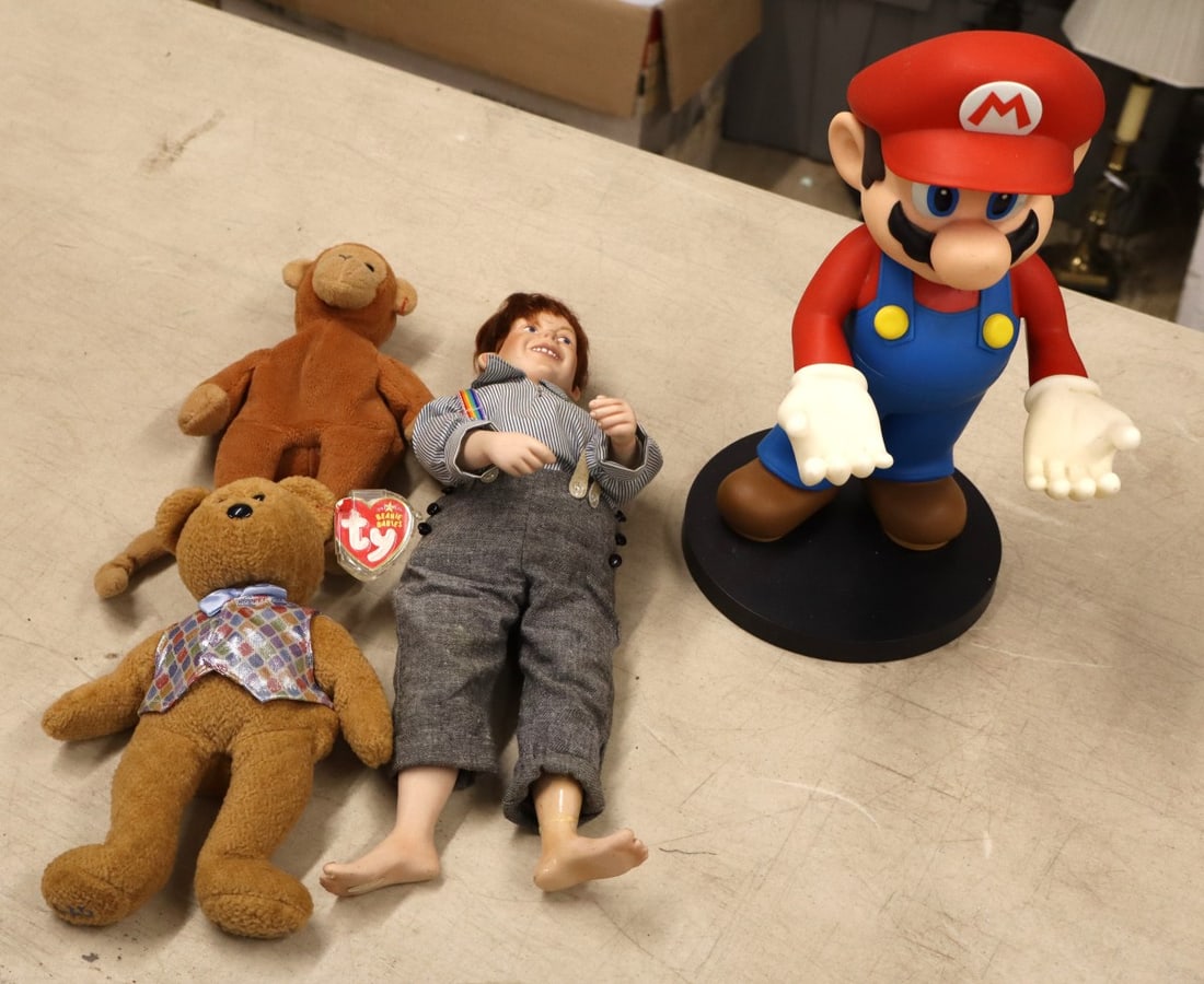 Lot of 4: Mario Phone/Nintendo Holder, Tom Sawyer, Beanie Babys (1 of 1)