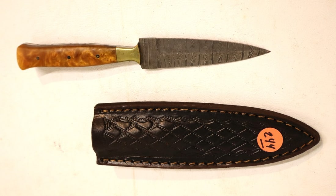 Damascus double sided blade dagger knife maple finish handle (1 of 2)